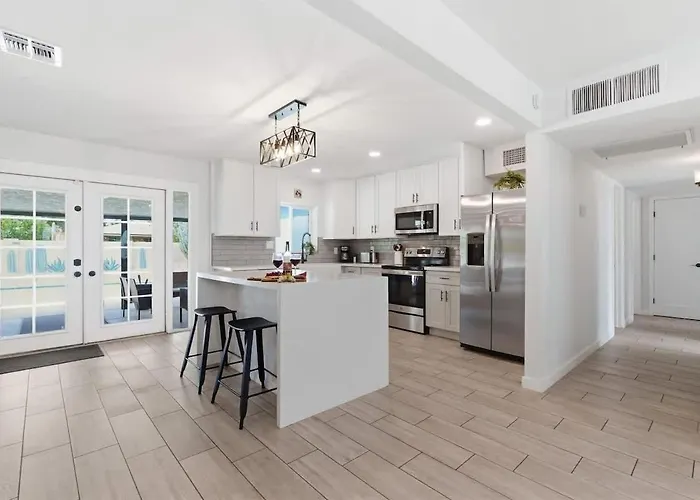 Sunrise-sparkling Pool-bbq Grill-mins To Old Town