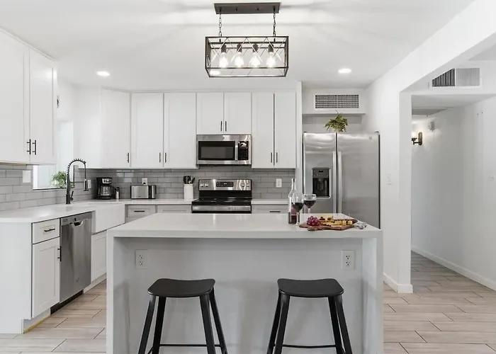 Sunrise-sparkling Pool-bbq Grill-mins To Old Town Scottsdale