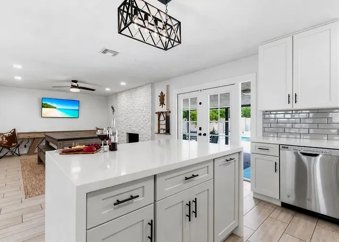 Sunrise-sparkling Pool-bbq Grill-mins To Old Town *